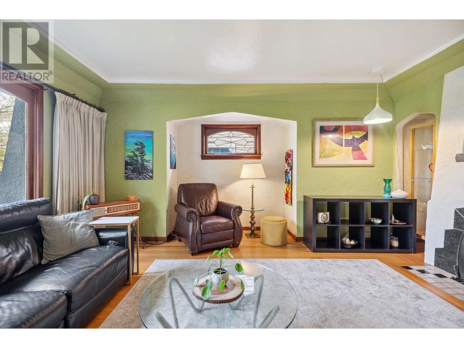 1216 Edinburgh Street, New Westminster, British Columbia  V3M 2V8 - Photo 2 - R2990365