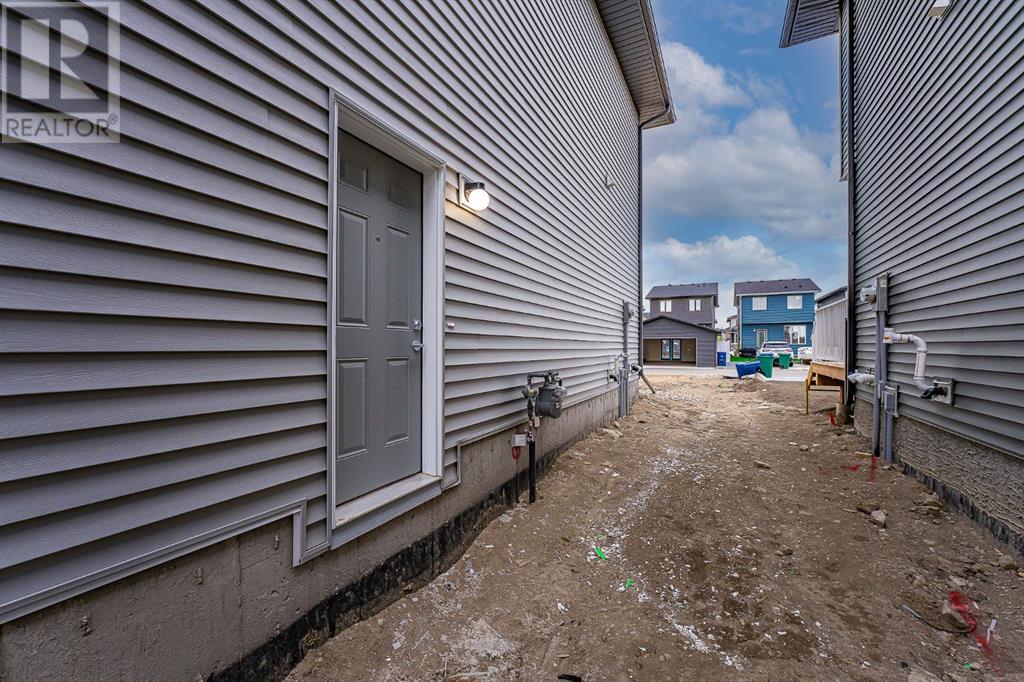 936 Reynolds Lane Sw, Airdrie, Alberta  T4B 5L7 - Photo 3 - A2220497