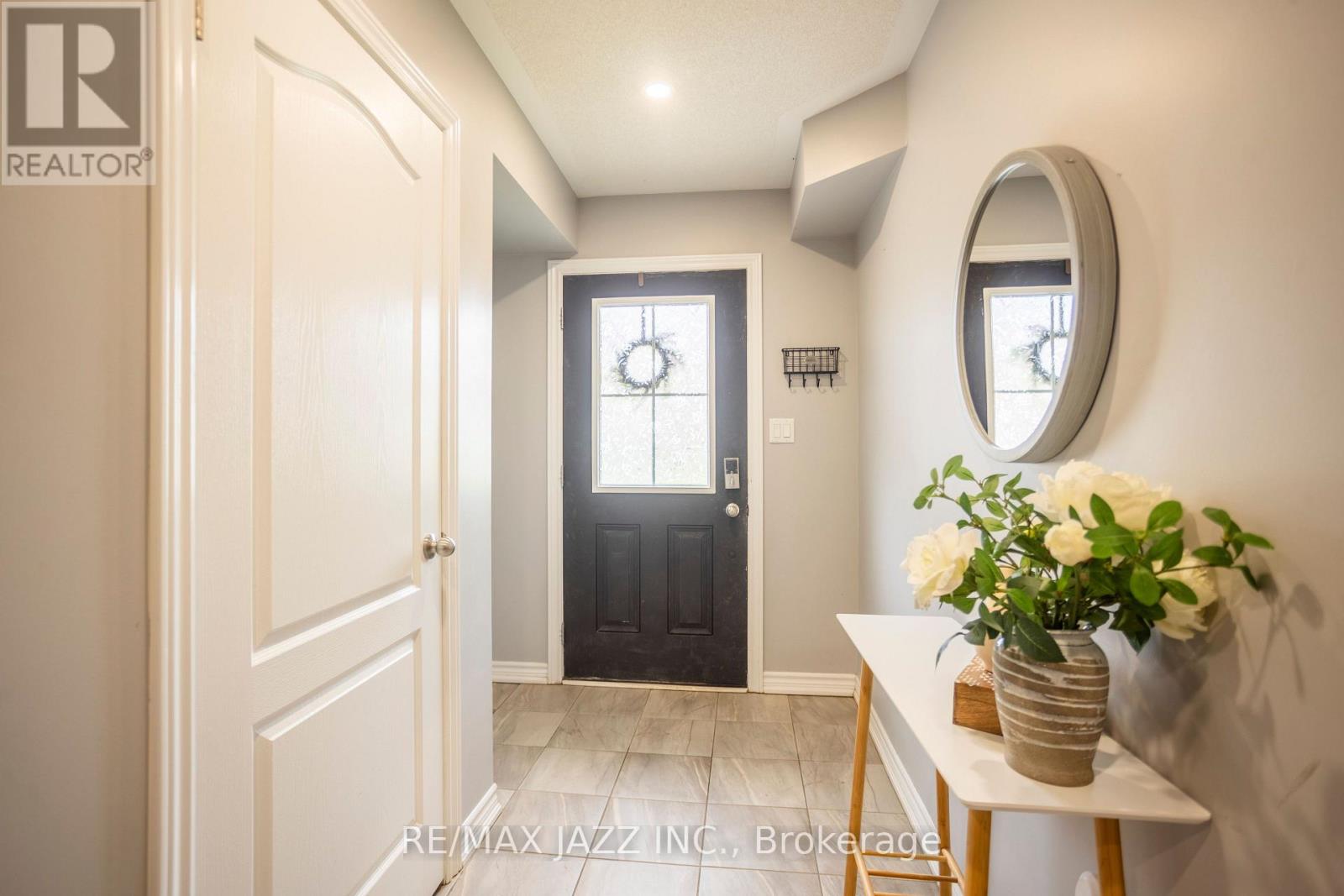 Property at 61 MARKHAM TRAIL image 2