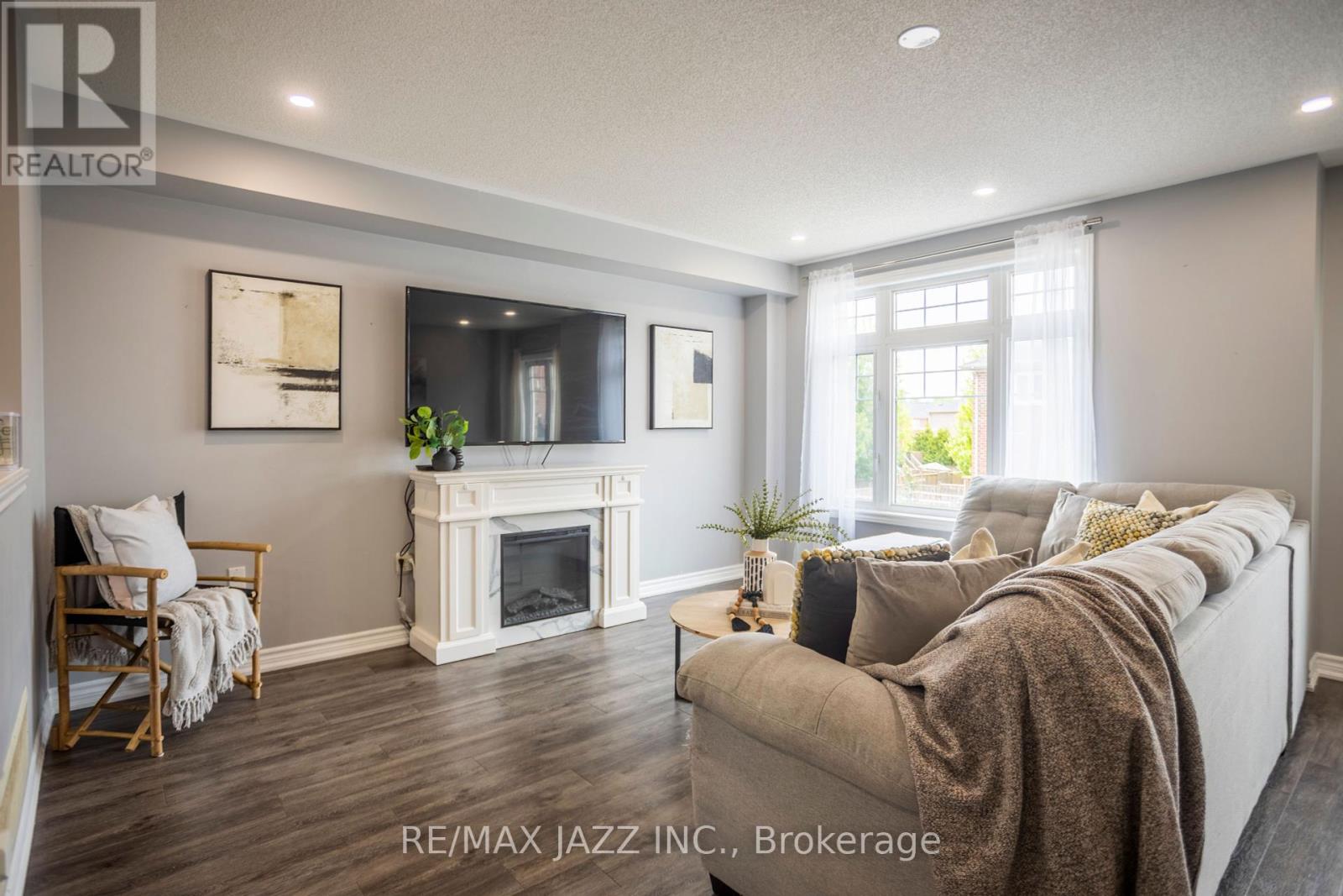 Property at 61 MARKHAM TRAIL image 3