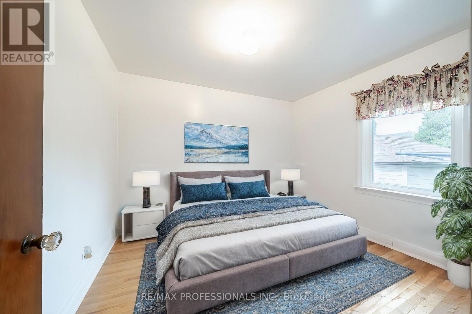 312 Dalesford Road, Toronto, Ontario  M8Y 1G7 - Photo 15 - W12178919