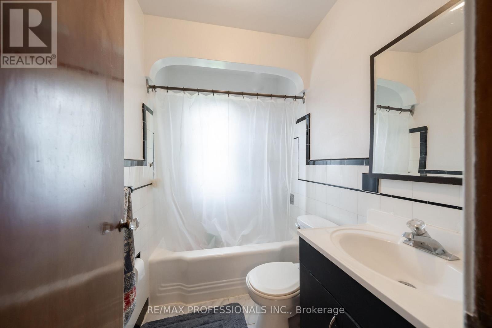 312 Dalesford Road, Toronto (Stonegate-Queensway), Ontario  M8Y 1G7 - Photo 16 - W12178919