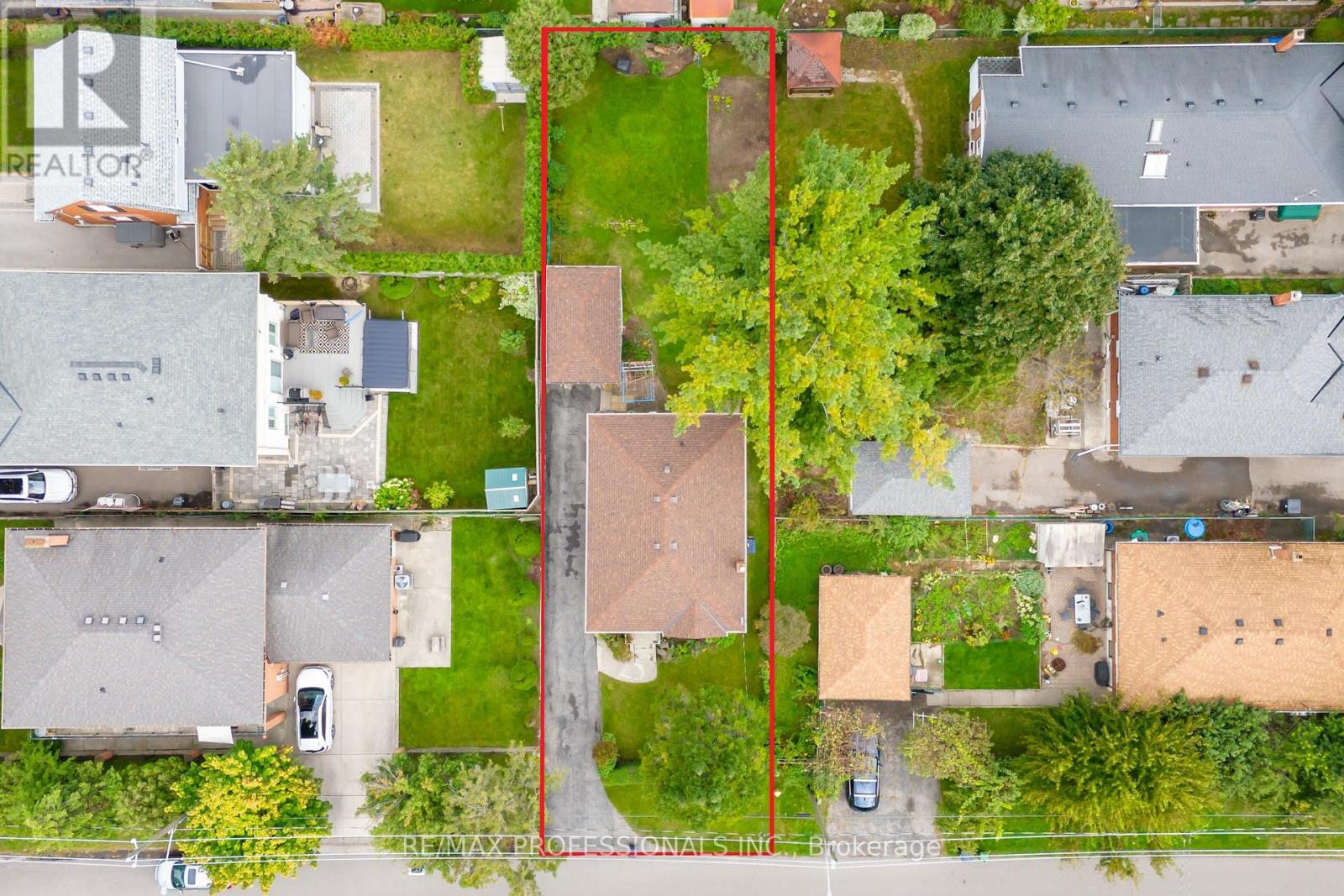 312 Dalesford Road, Toronto, Ontario  M8Y 1G7 - Photo 9 - W12178919