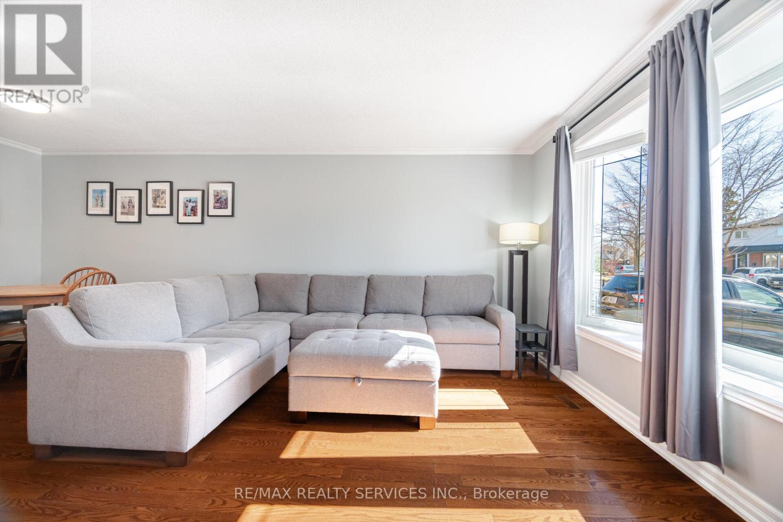 8 Reigate Avenue, Brampton, Ontario  L6V 2C9 - Photo 7 - W12178927