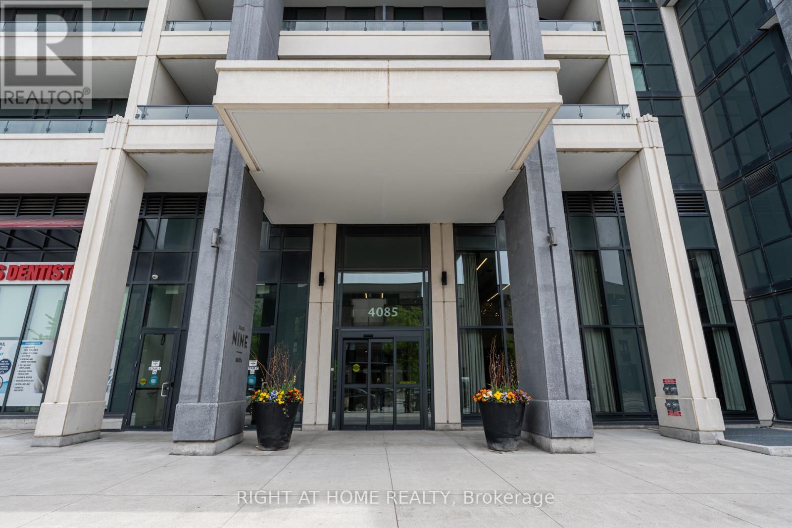 505 - 4085 Parkside Village Drive, Mississauga, Ontario  L5B 0K9 - Photo 2 - W12178943