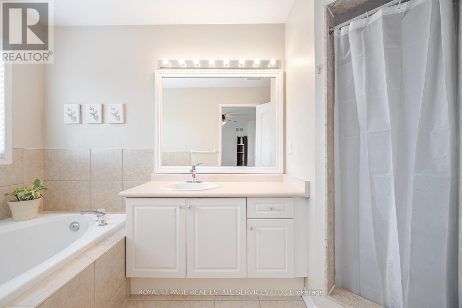 3896 Bloomington Crescent, Mississauga, Ontario  L5M 7H4 - Photo 29 - W12178950