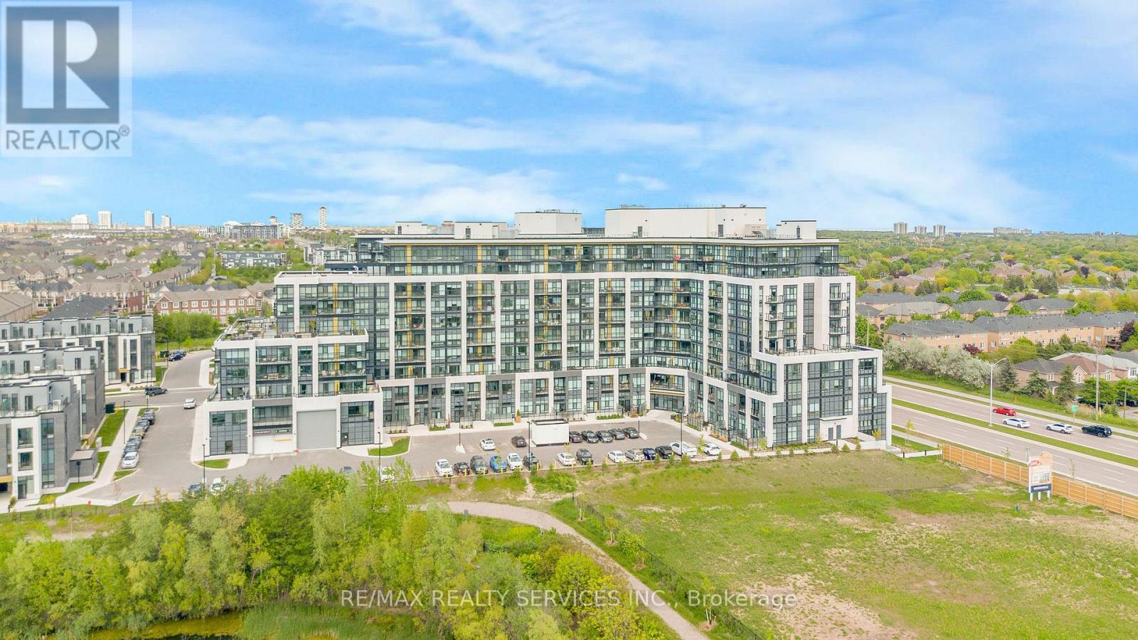 606 - 405 Dundas Street W, Oakville, Ontario  L6M 4P9 - Photo 1 - W12178955