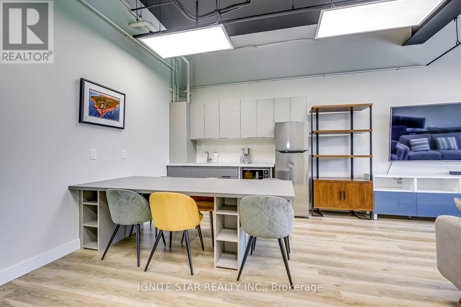 208 - 1670 North Service Road E, Oakville (Qe Queen Elizabeth), Ontario  L6H 7G3 - Photo 16 - W12178963