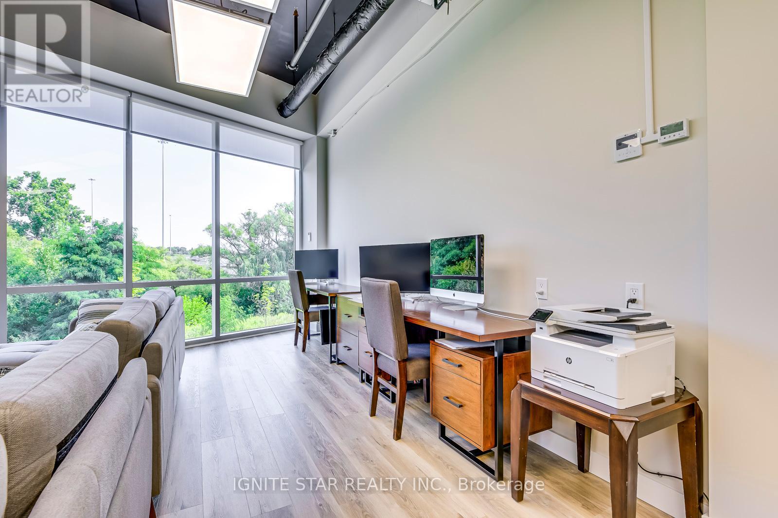 208 - 1670 North Service Road E, Oakville (Qe Queen Elizabeth), Ontario  L6H 7G3 - Photo 3 - W12178963