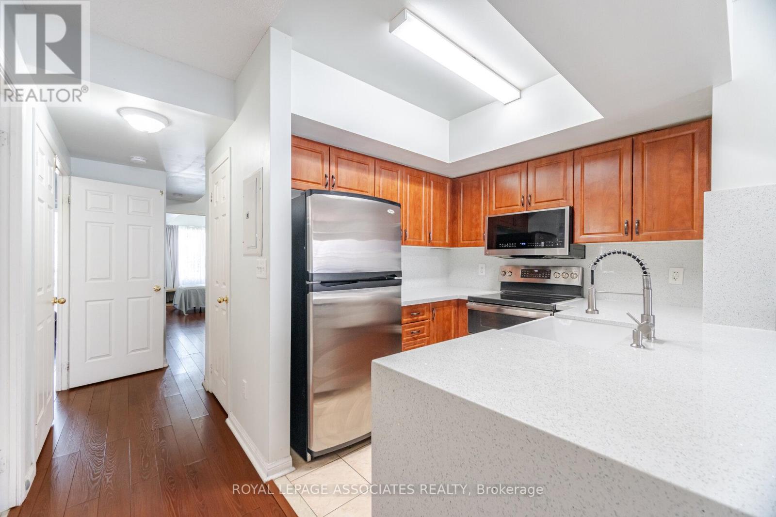 2042 - 3043 Finch Avenue W, Toronto, Ontario  M9M 0A4 - Photo 11 - W12178983