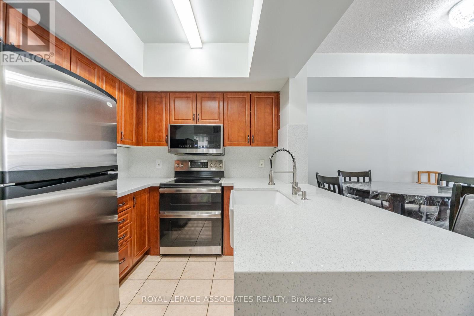 2042 - 3043 Finch Avenue W, Toronto, Ontario  M9M 0A4 - Photo 12 - W12178983