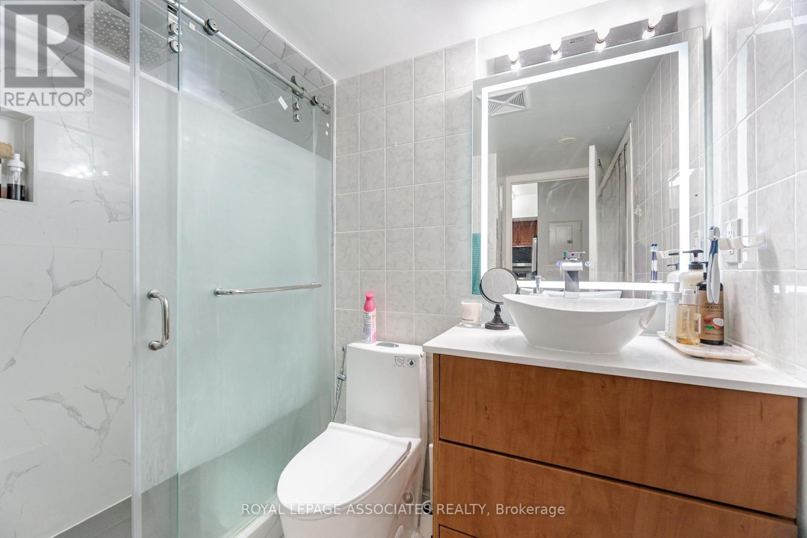 2042 - 3043 Finch Avenue W, Toronto, Ontario  M9M 0A4 - Photo 13 - W12178983