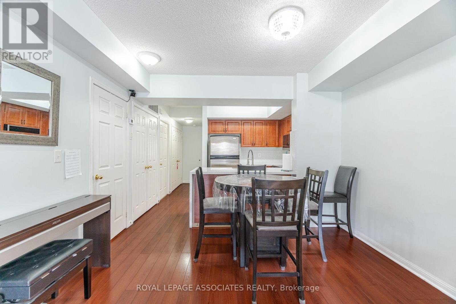 2042 - 3043 Finch Avenue W, Toronto, Ontario  M9M 0A4 - Photo 6 - W12178983