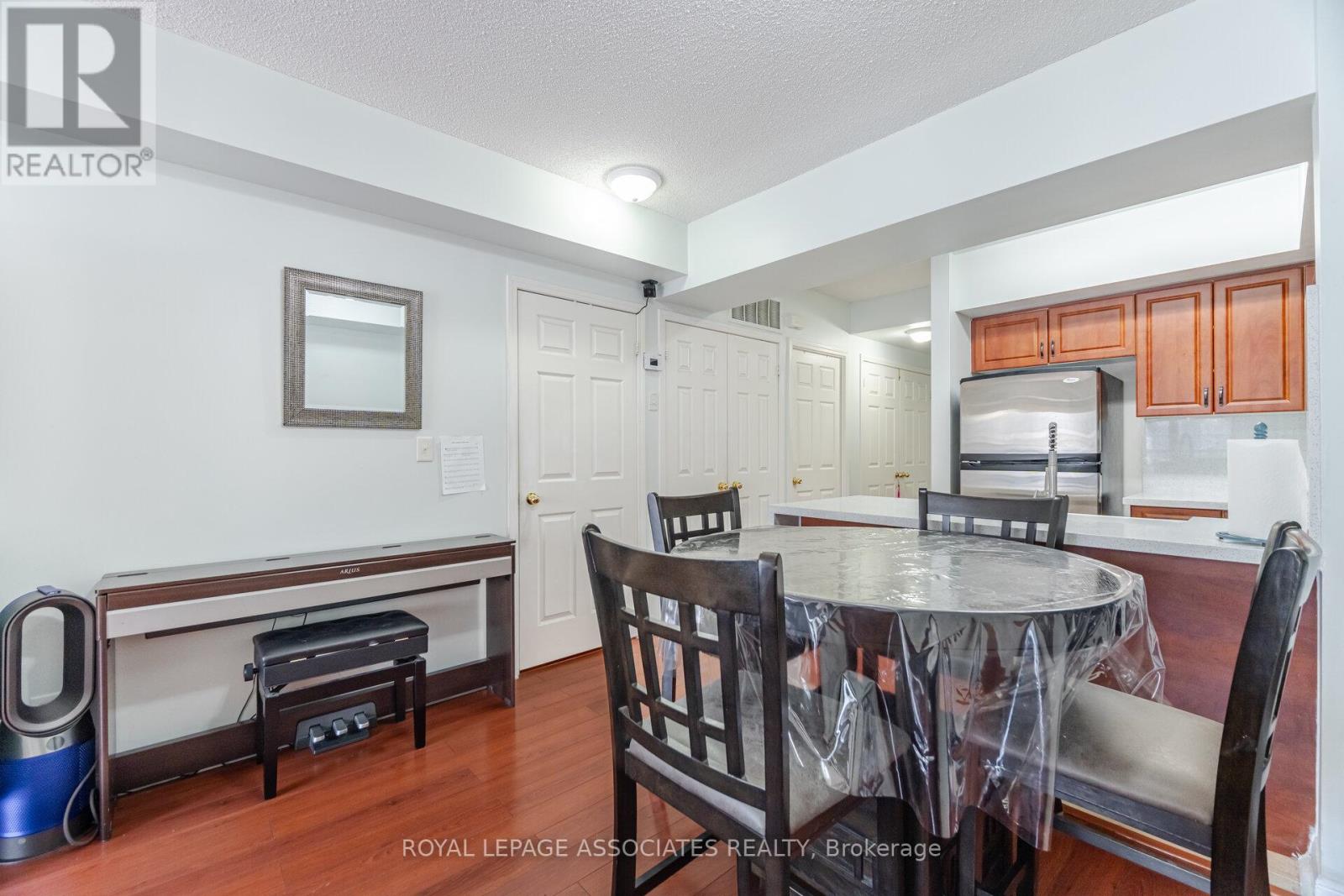 2042 - 3043 Finch Avenue W, Toronto, Ontario  M9M 0A4 - Photo 9 - W12178983