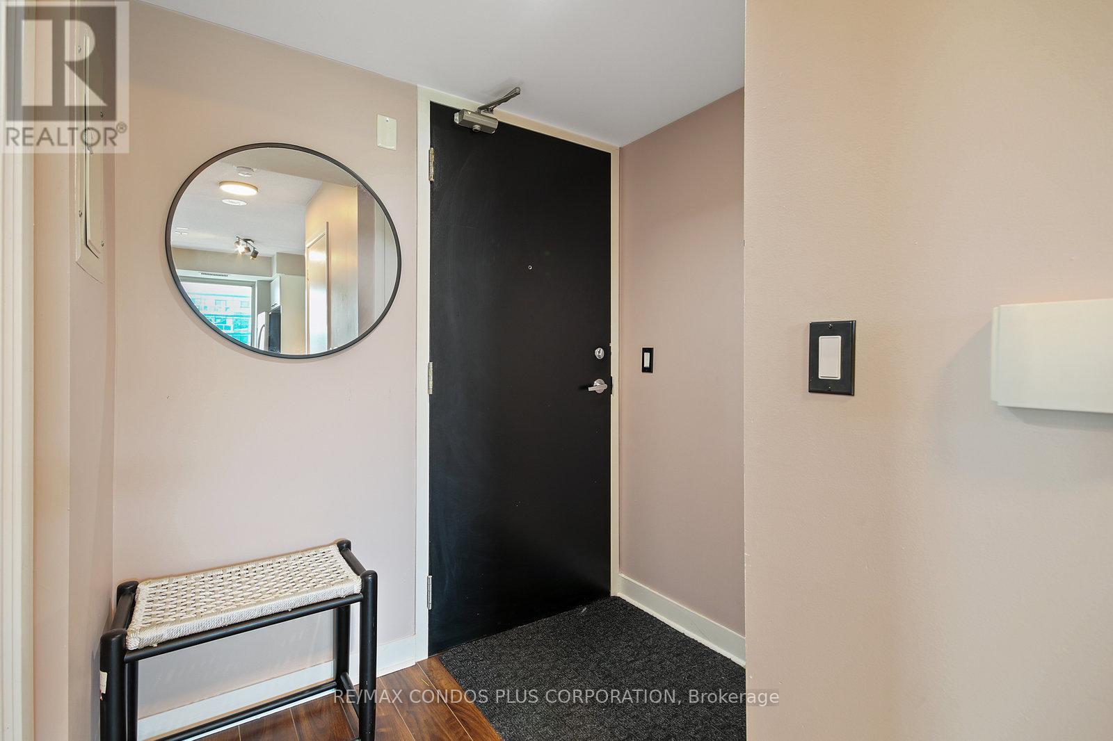 912 - 155 Legion Road N, Toronto, Ontario  M8Y 0A7 - Photo 2 - W12179007