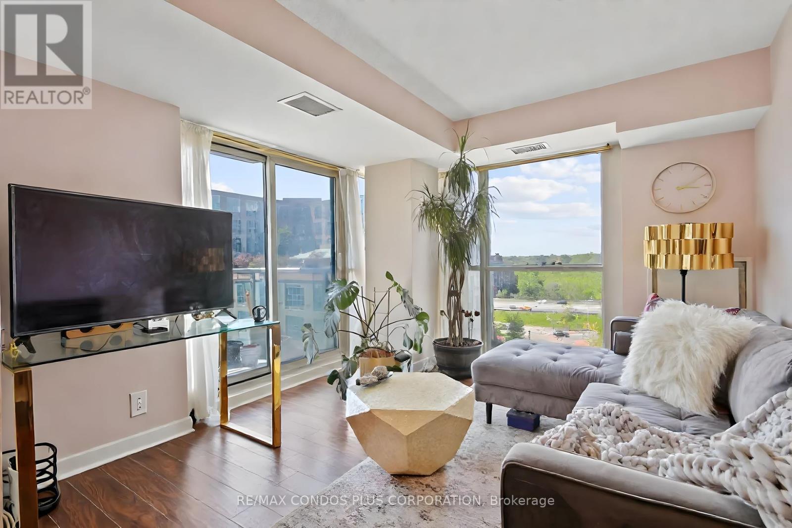 912 - 155 Legion Road N, Toronto, Ontario  M8Y 0A7 - Photo 5 - W12179007