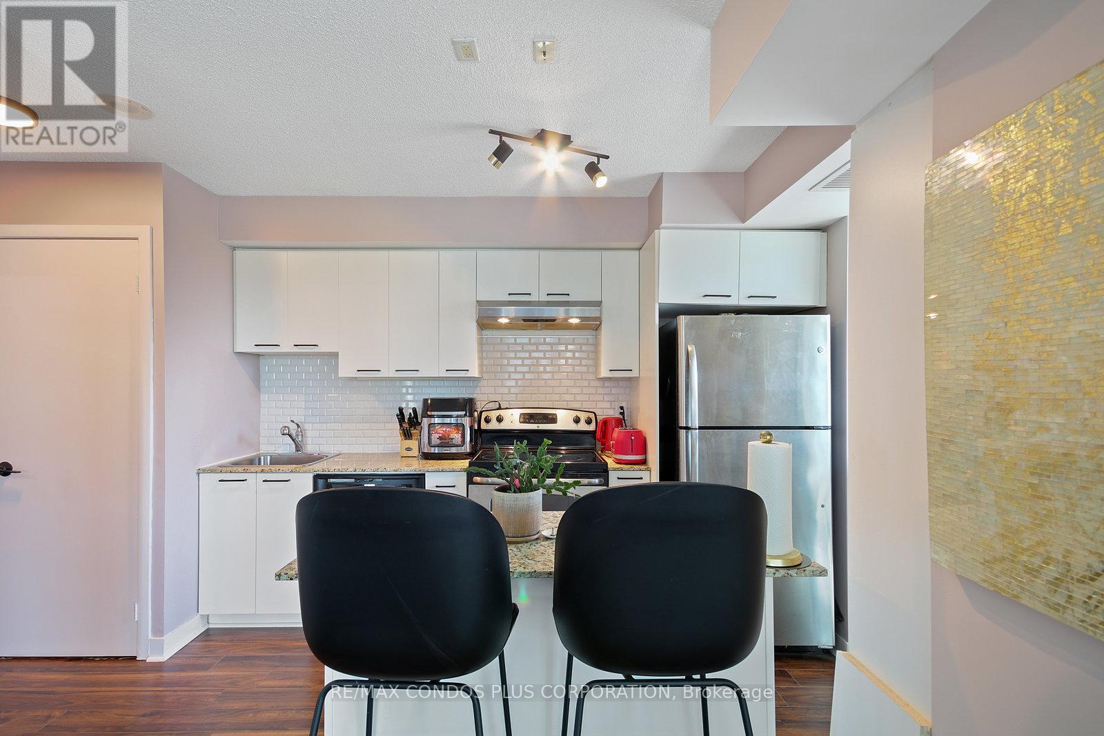 912 - 155 Legion Road N, Toronto, Ontario  M8Y 0A7 - Photo 8 - W12179007