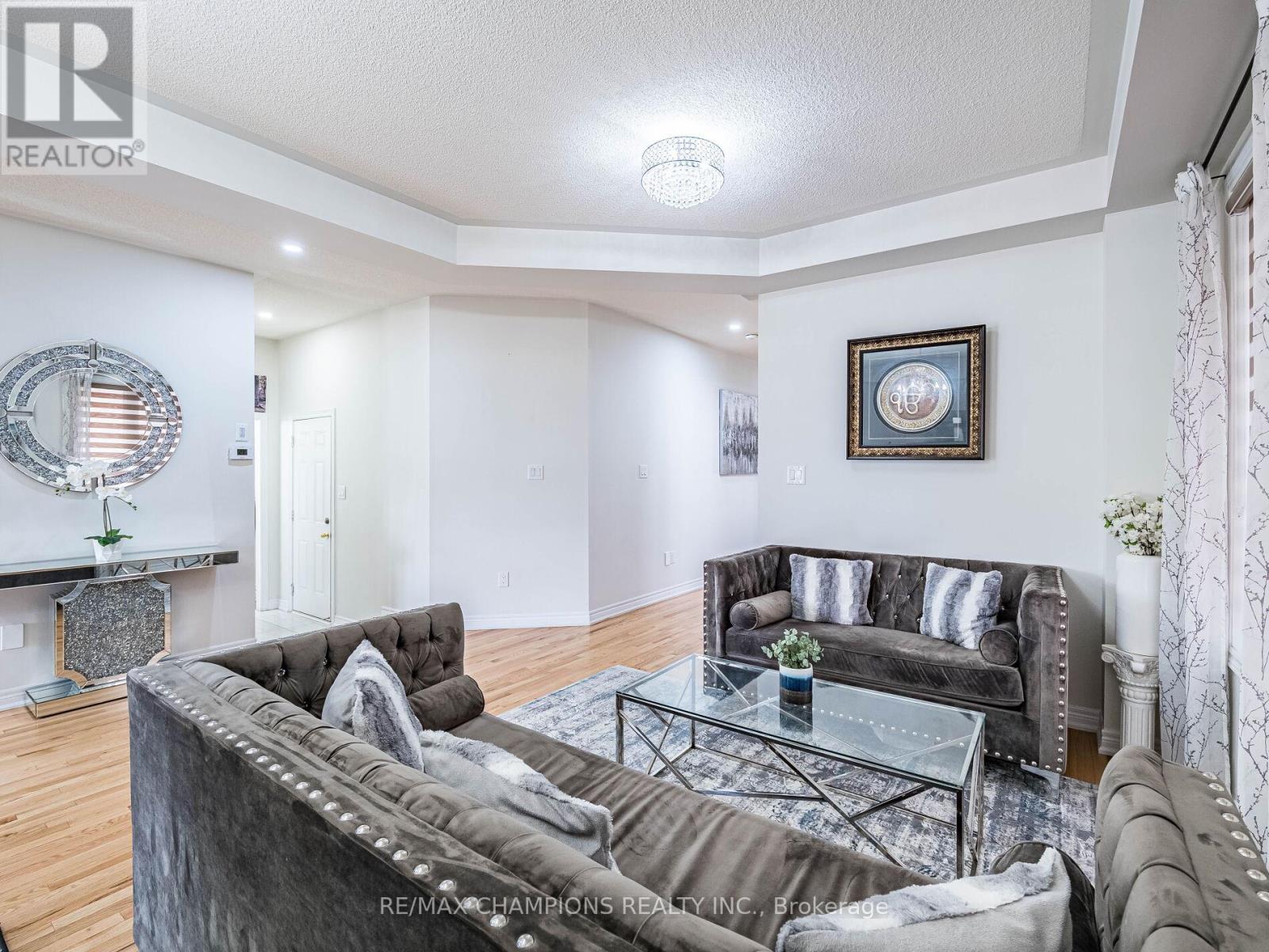 12 Fruitvale Circle, Brampton (Northwest Brampton), Ontario  L7A 5B8 - Photo 10 - W12179032