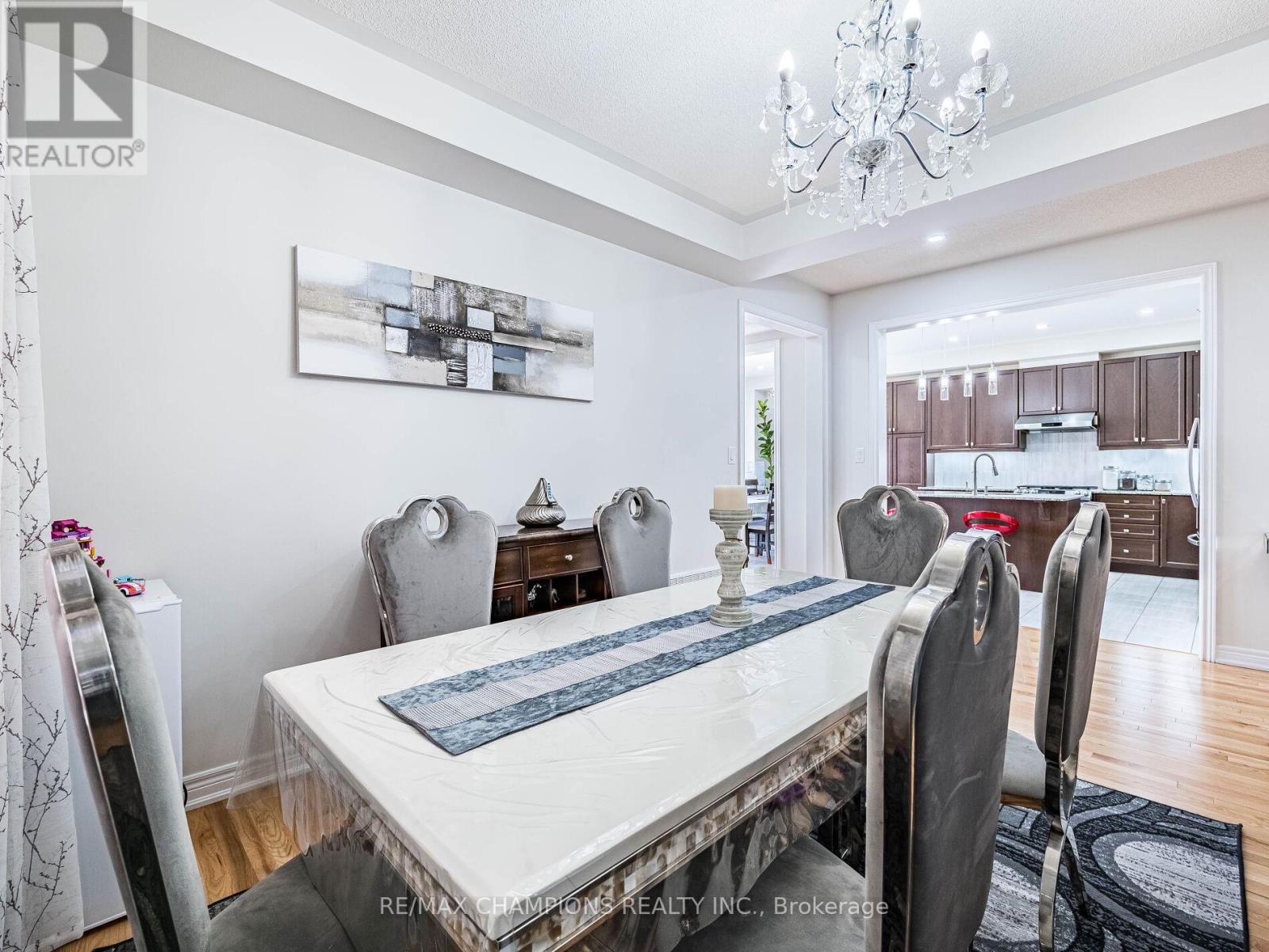 12 Fruitvale Circle, Brampton (Northwest Brampton), Ontario  L7A 5B8 - Photo 11 - W12179032