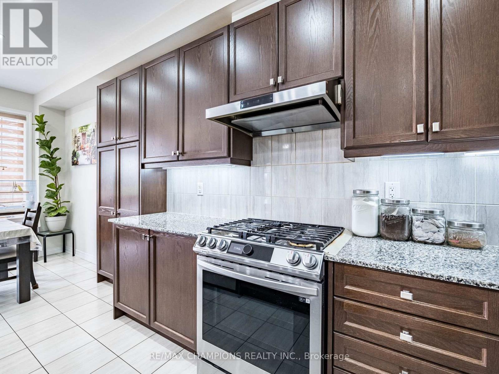 12 Fruitvale Circle, Brampton (Northwest Brampton), Ontario  L7A 5B8 - Photo 17 - W12179032