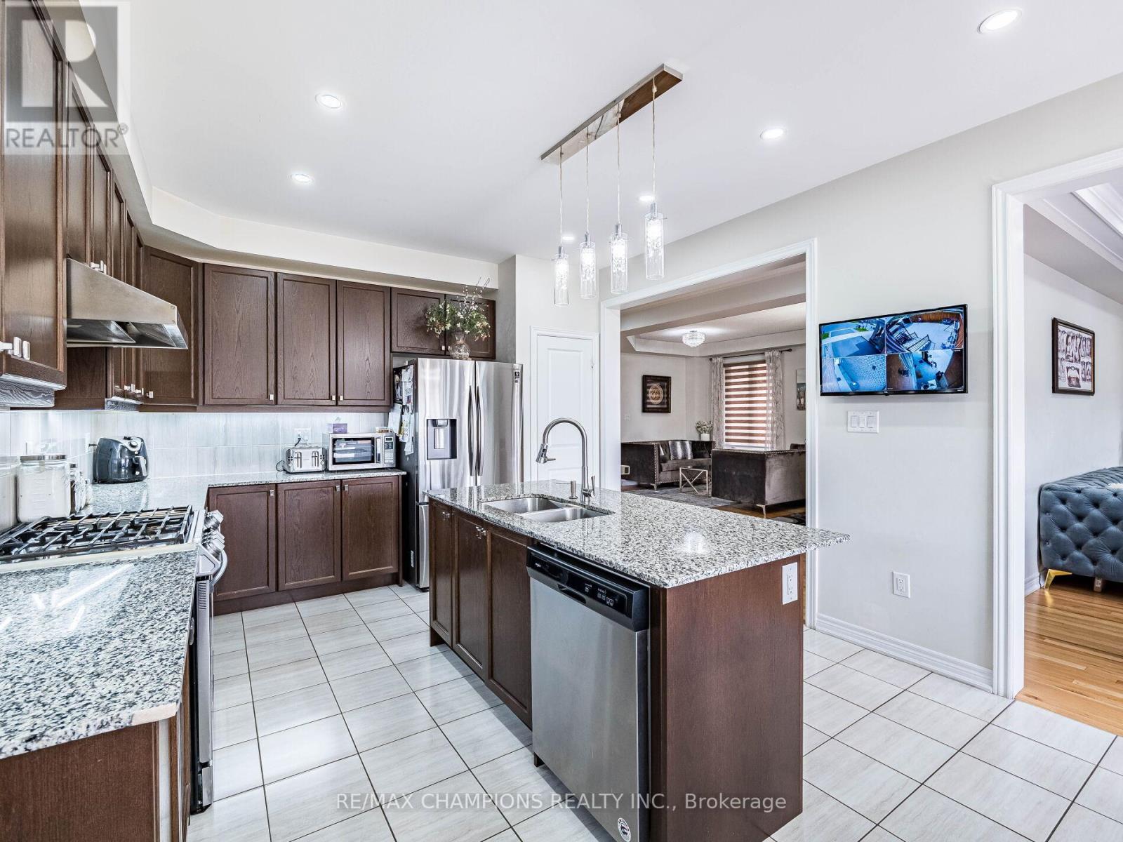 12 Fruitvale Circle, Brampton (Northwest Brampton), Ontario  L7A 5B8 - Photo 19 - W12179032