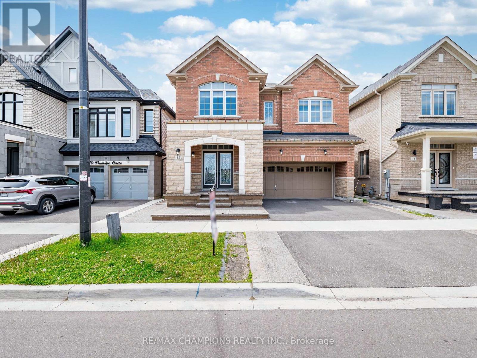 12 Fruitvale Circle, Brampton (Northwest Brampton), Ontario  L7A 5B8 - Photo 2 - W12179032