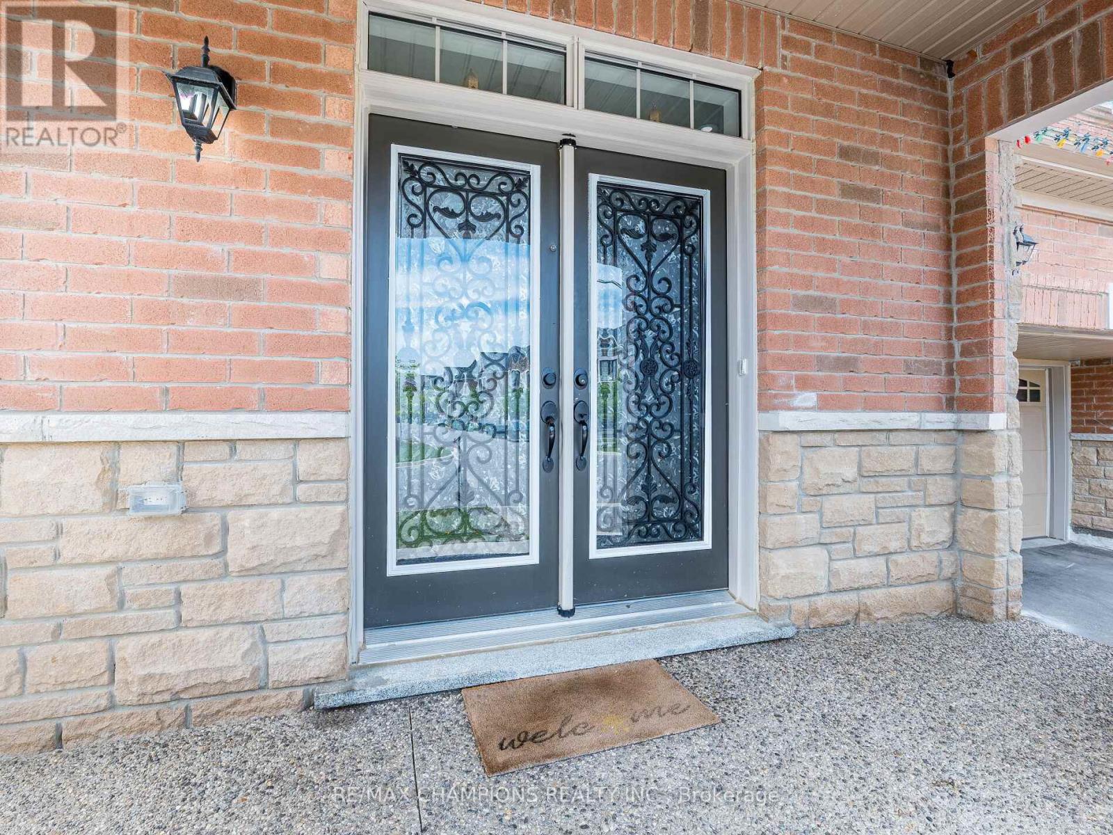 12 Fruitvale Circle, Brampton (Northwest Brampton), Ontario  L7A 5B8 - Photo 3 - W12179032