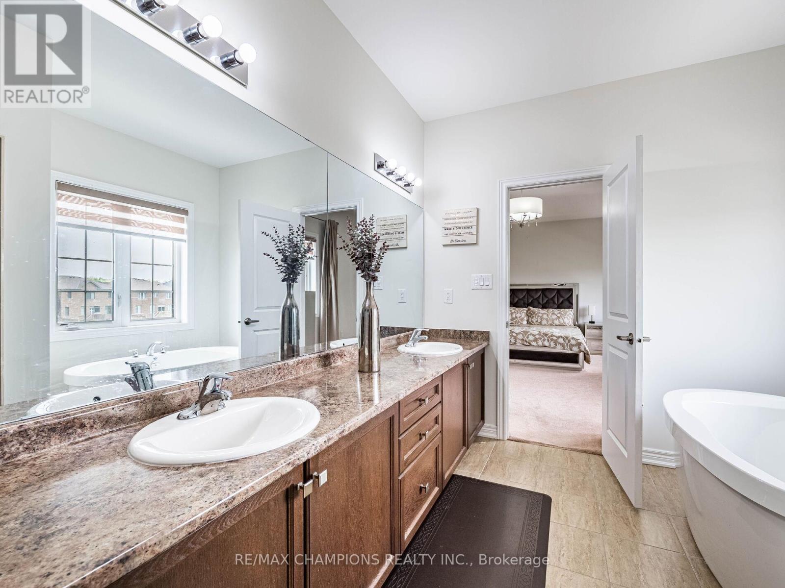 12 Fruitvale Circle, Brampton (Northwest Brampton), Ontario  L7A 5B8 - Photo 34 - W12179032