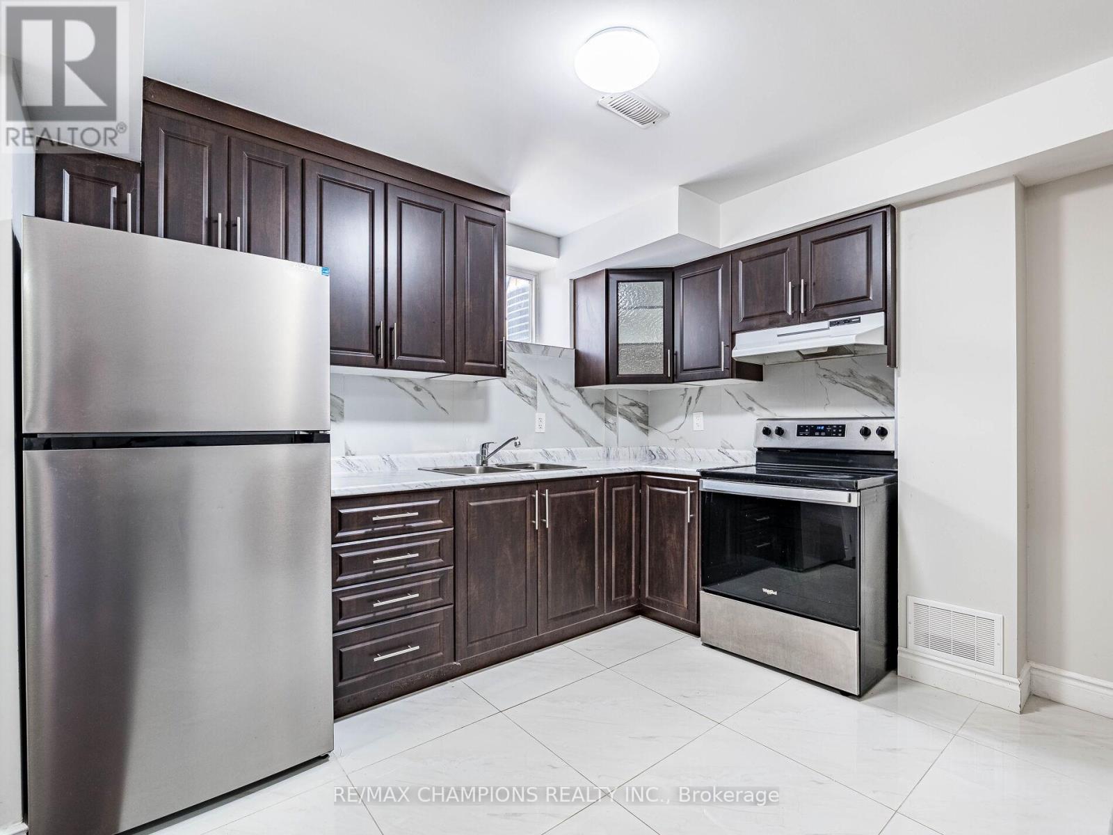 12 Fruitvale Circle, Brampton (Northwest Brampton), Ontario  L7A 5B8 - Photo 45 - W12179032