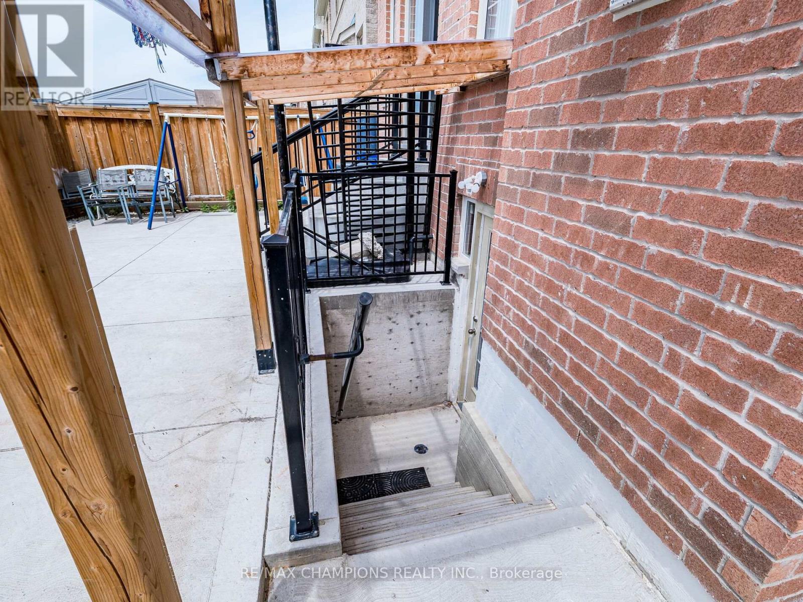 12 Fruitvale Circle, Brampton (Northwest Brampton), Ontario  L7A 5B8 - Photo 47 - W12179032