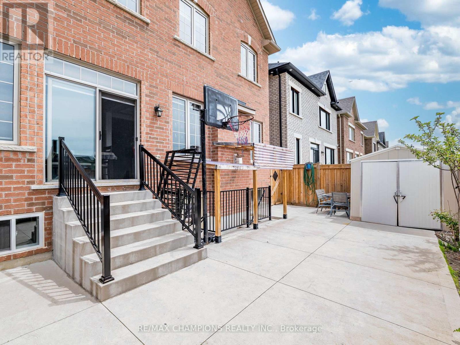 12 Fruitvale Circle, Brampton (Northwest Brampton), Ontario  L7A 5B8 - Photo 49 - W12179032