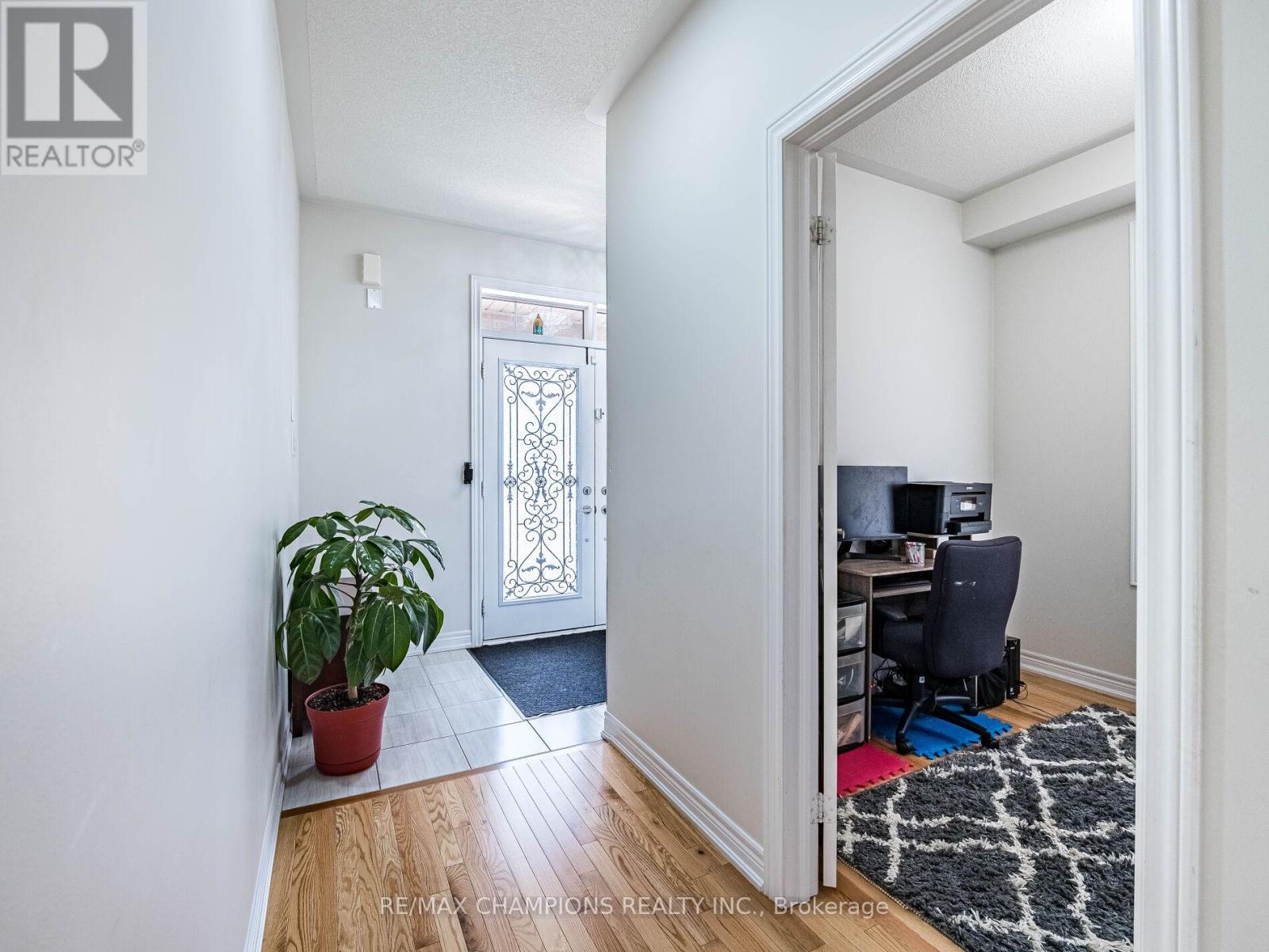 12 Fruitvale Circle, Brampton (Northwest Brampton), Ontario  L7A 5B8 - Photo 7 - W12179032