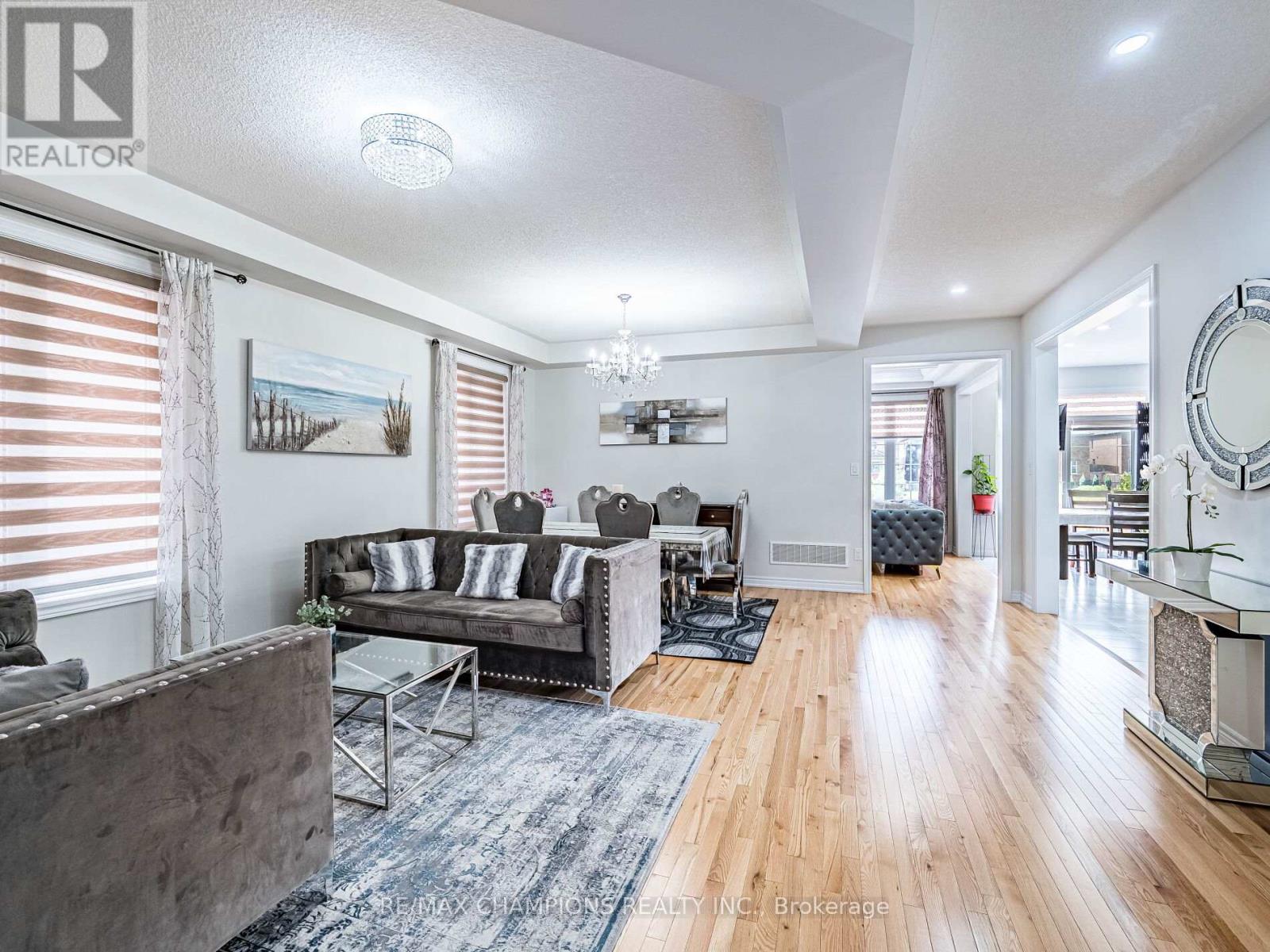 12 Fruitvale Circle, Brampton (Northwest Brampton), Ontario  L7A 5B8 - Photo 8 - W12179032