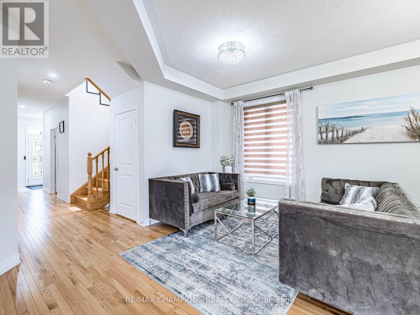 12 Fruitvale Circle, Brampton (Northwest Brampton), Ontario  L7A 5B8 - Photo 9 - W12179032
