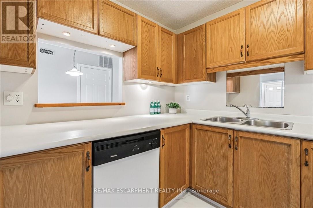 1102 - 4140 Foxwood Drive, Burlington, Ontario  L7M 4R4 - Photo 6 - W12179040