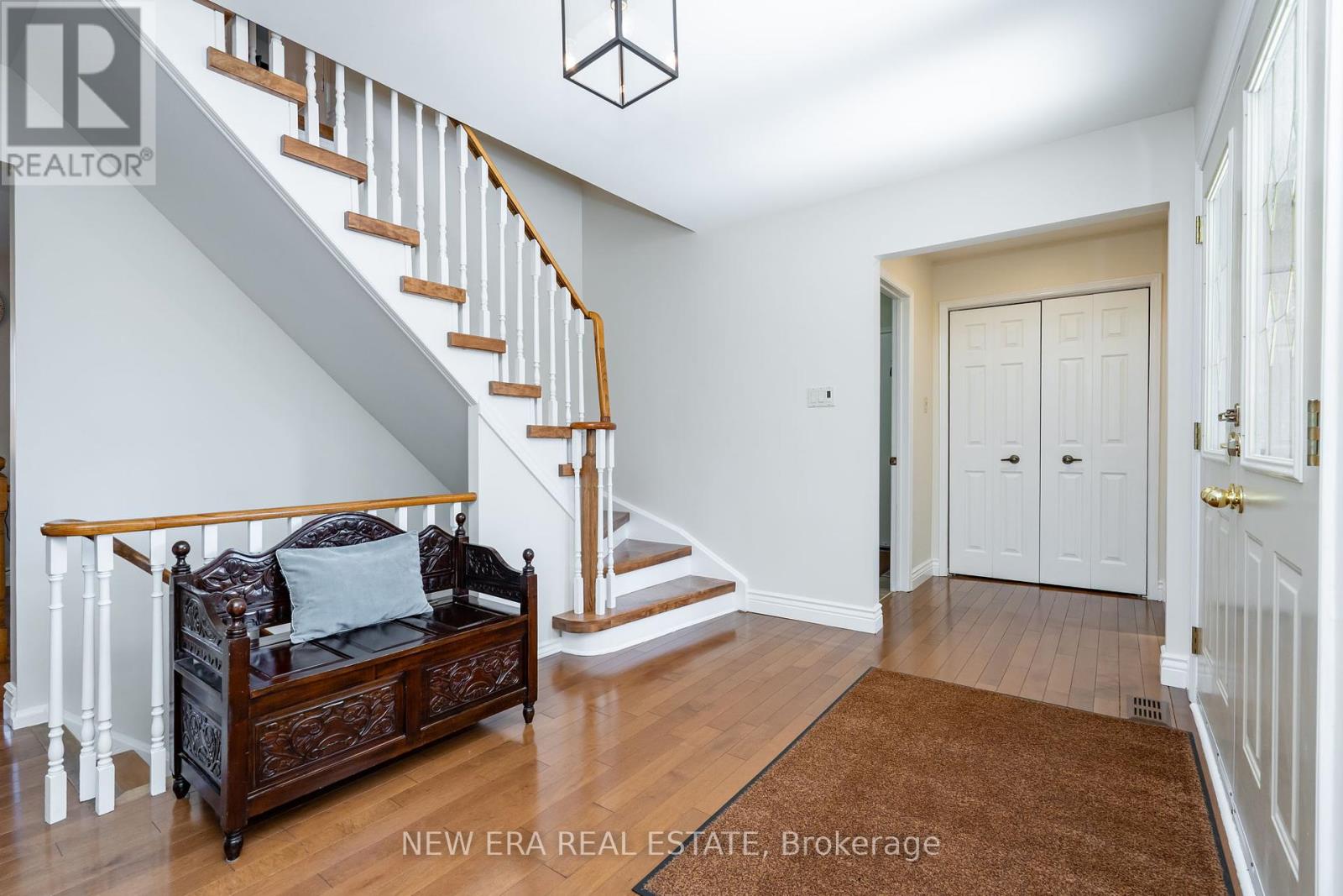 6 Cairnmore Court, Brampton, Ontario  L6Z 1T6 - Photo 4 - W12179053