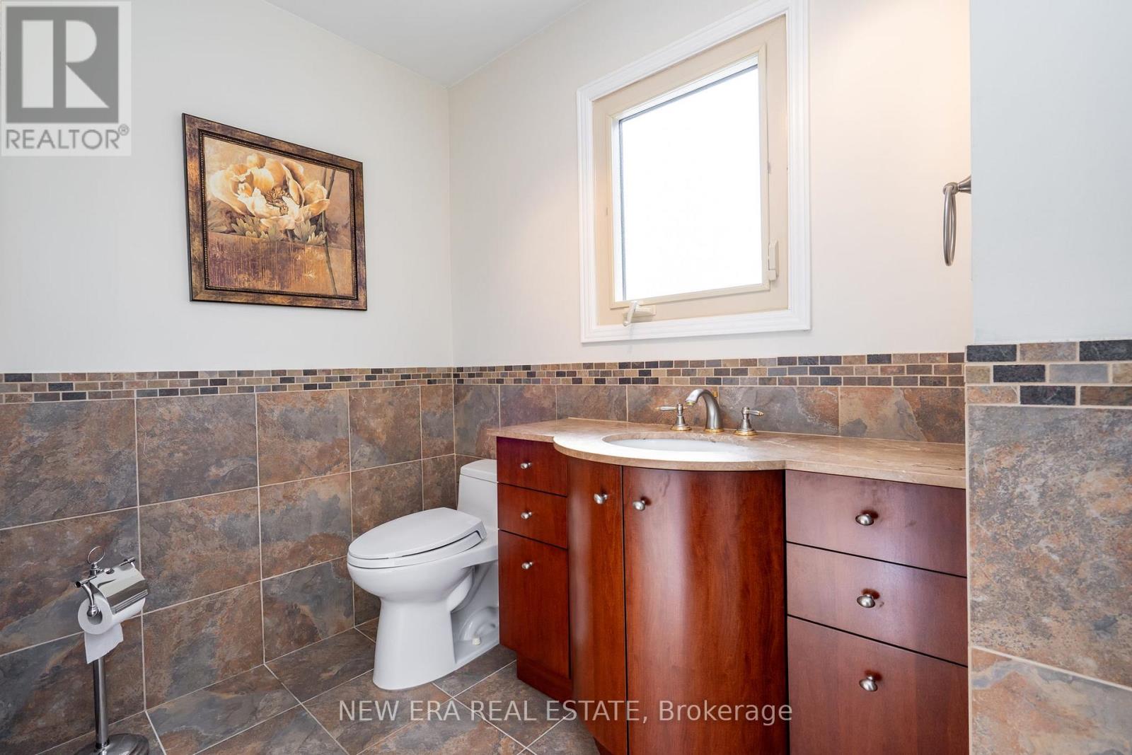 6 Cairnmore Court, Brampton, Ontario  L6Z 1T6 - Photo 5 - W12179053