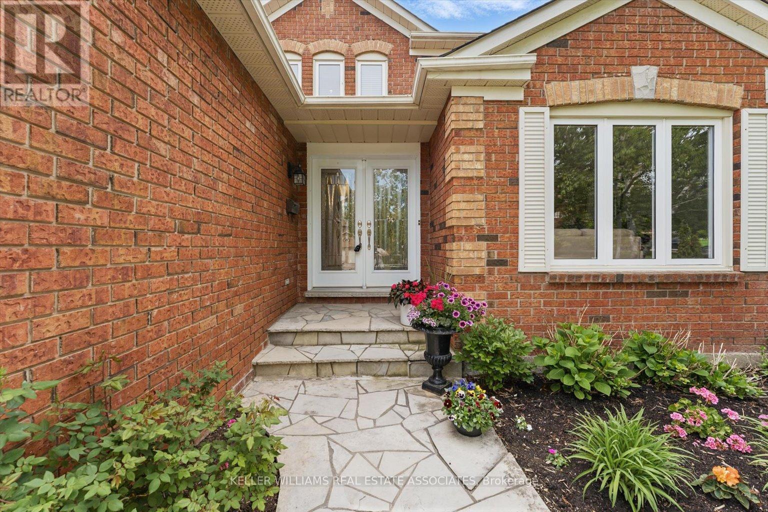 1546 Hollywell Avenue, Mississauga (East Credit), Ontario  L5N 4P5 - Photo 3 - W12179069