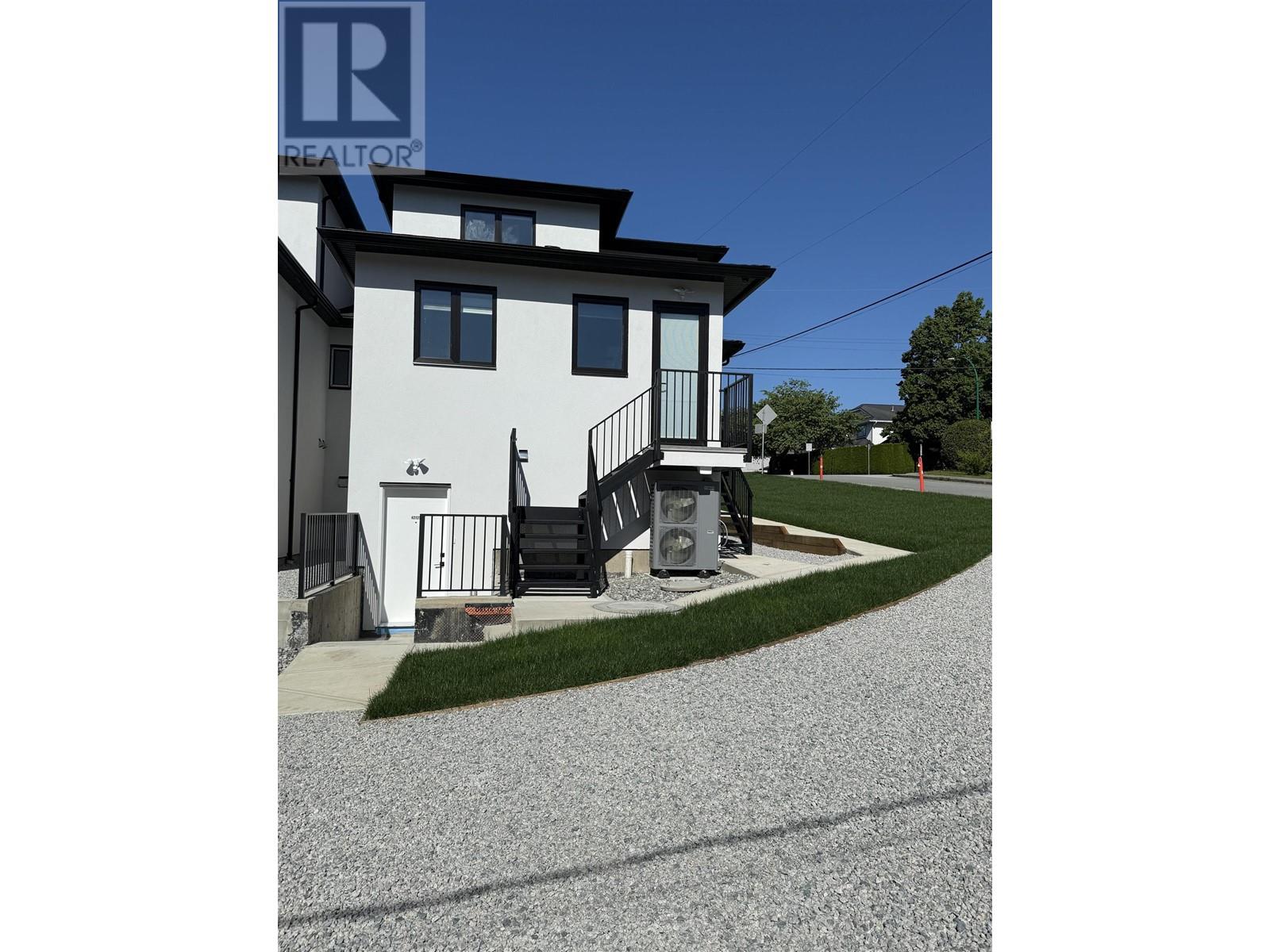 1 4212 Macdonald Avenue, Burnaby, British Columbia  V5M 2K2 - Photo 2 - R2945584