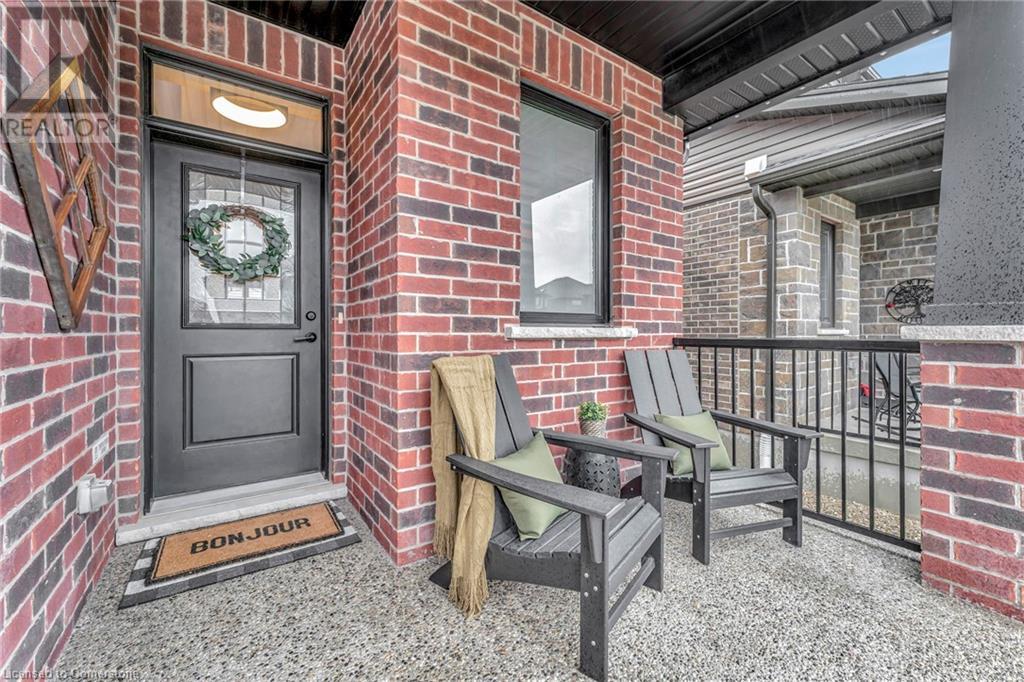 Property at 27 QUEENSGATE Crescent image 3