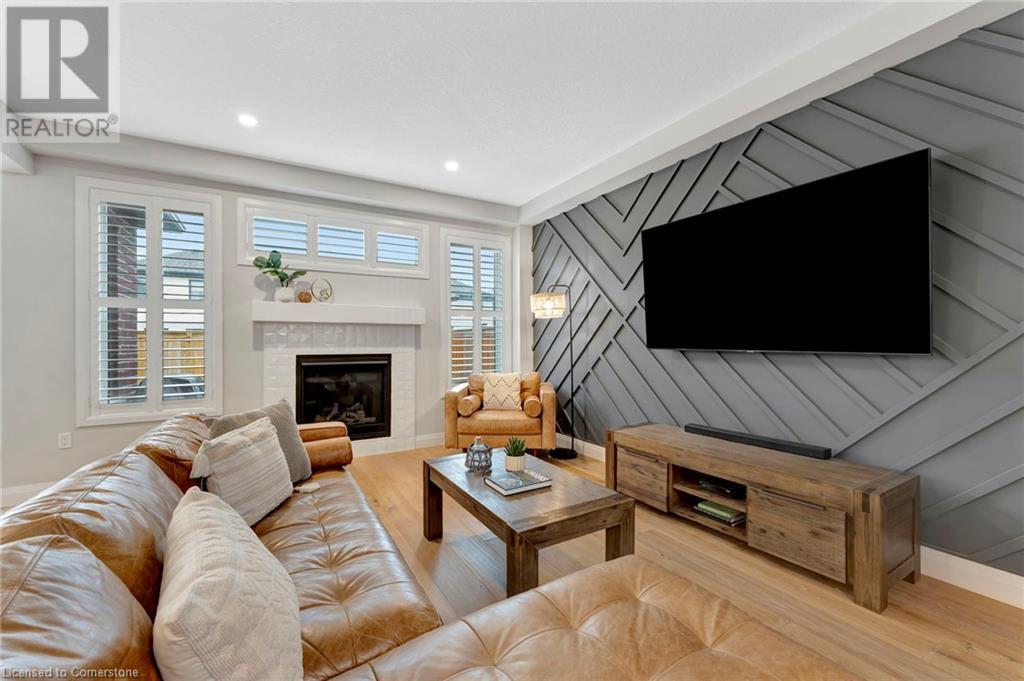 Property at 27 QUEENSGATE Crescent image 5