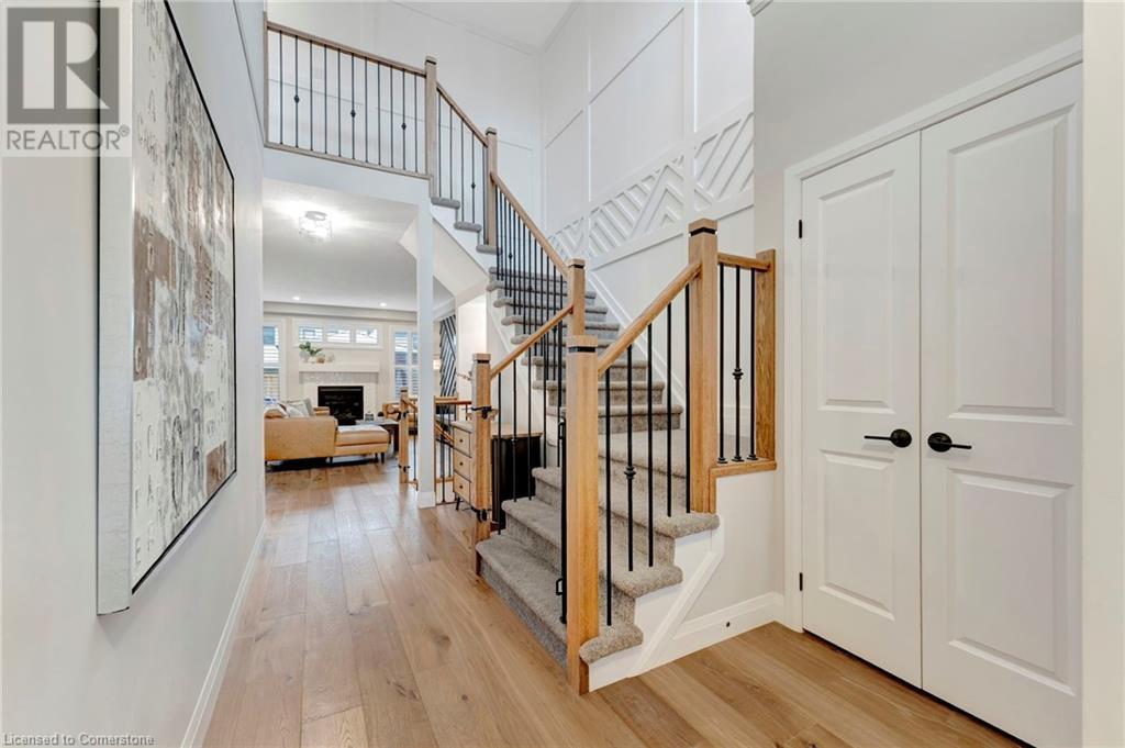 Property at 27 QUEENSGATE Crescent image 4
