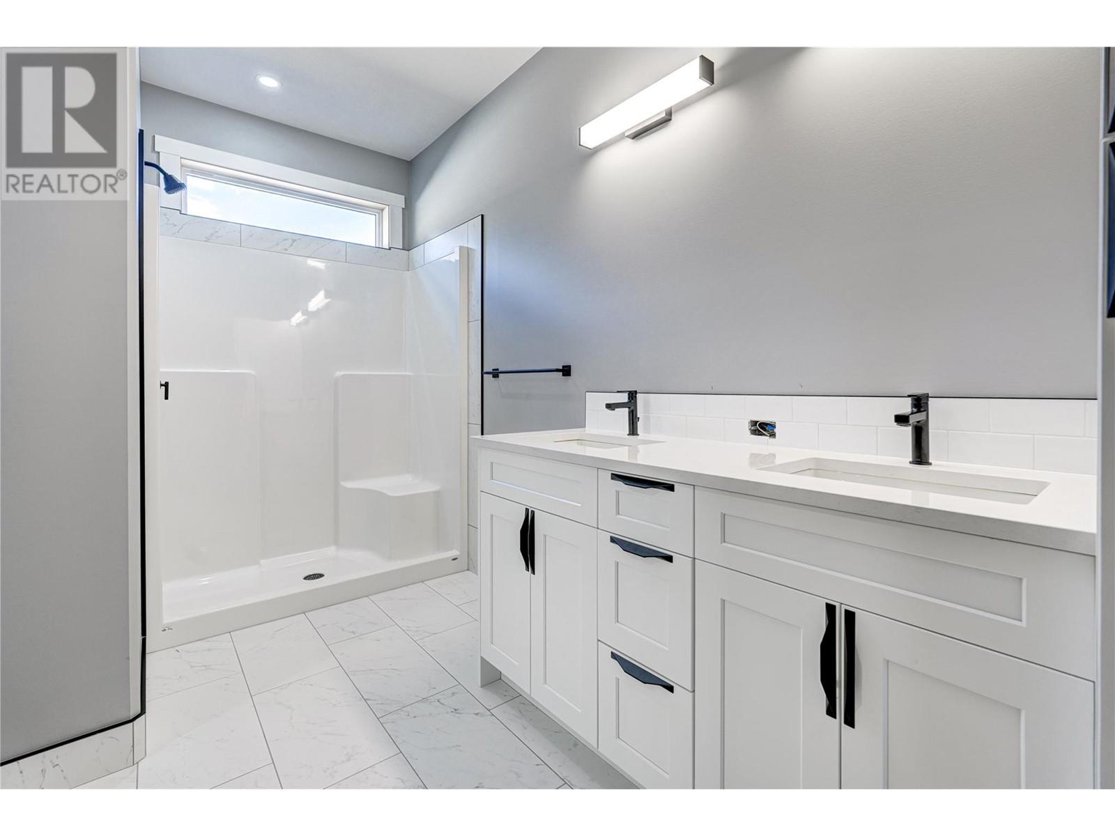 1250 Copper Road, Oliver, BC V0H1T5