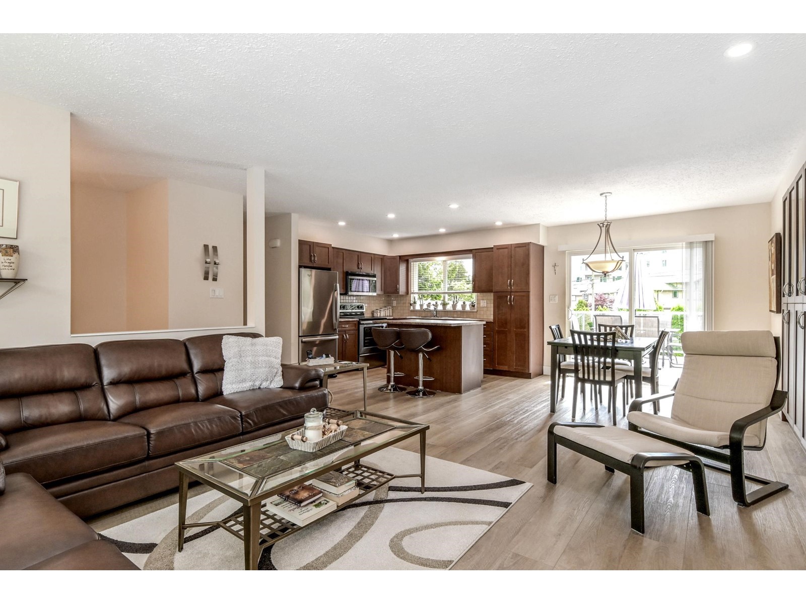 19360 62a Avenue, Surrey, British Columbia  V3S 7L6 - Photo 2 - R3007425