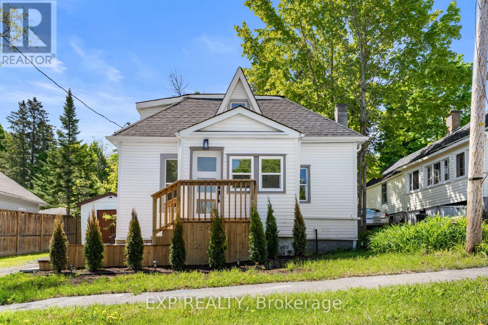 Property at 15 DUNCAN STREET E image 1