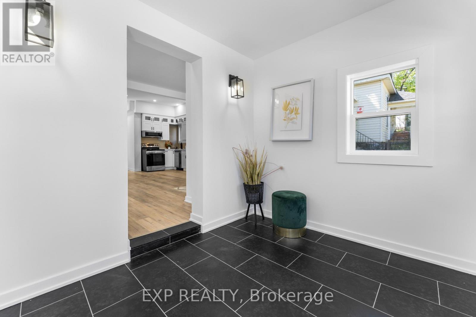 15 Duncan Street E, Huntsville, Ontario  P1H 1P6 - Photo 3 - X12178954