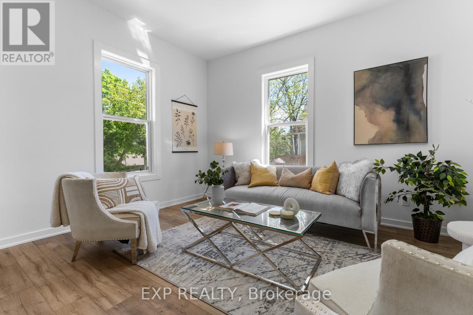 Property at 15 DUNCAN STREET E image 4