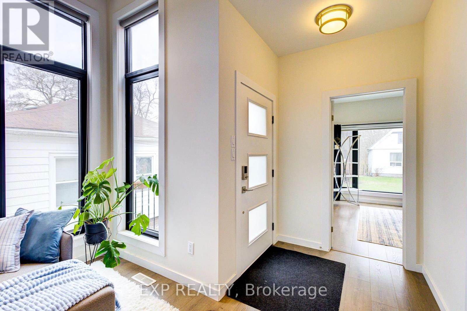 Photo 9 of 45 for 847 Stedwell Street