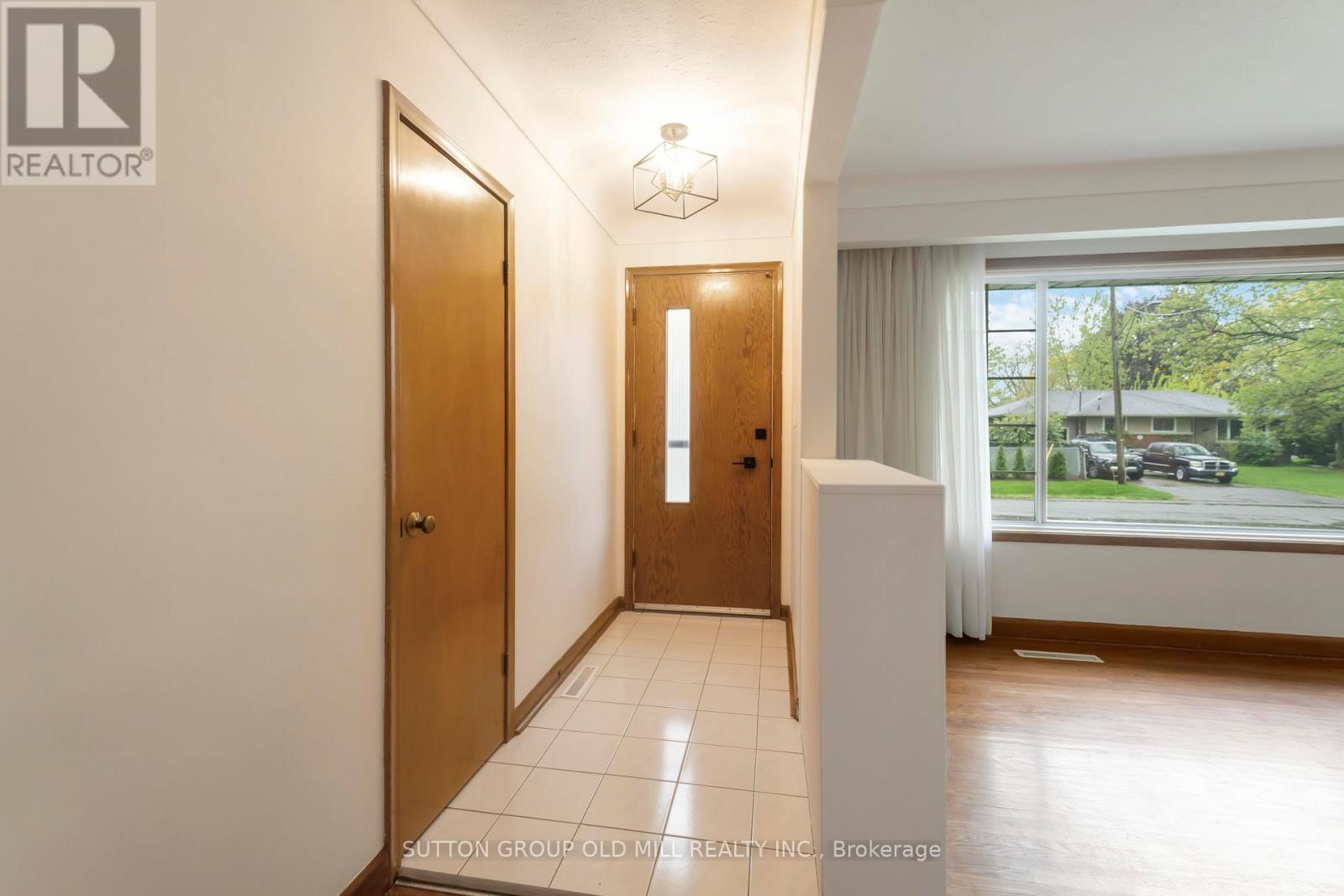 7 Harper Street, St. Catharines (Bunting/linwell), Ontario  L2M 2X2 - Photo 5 - X12178969