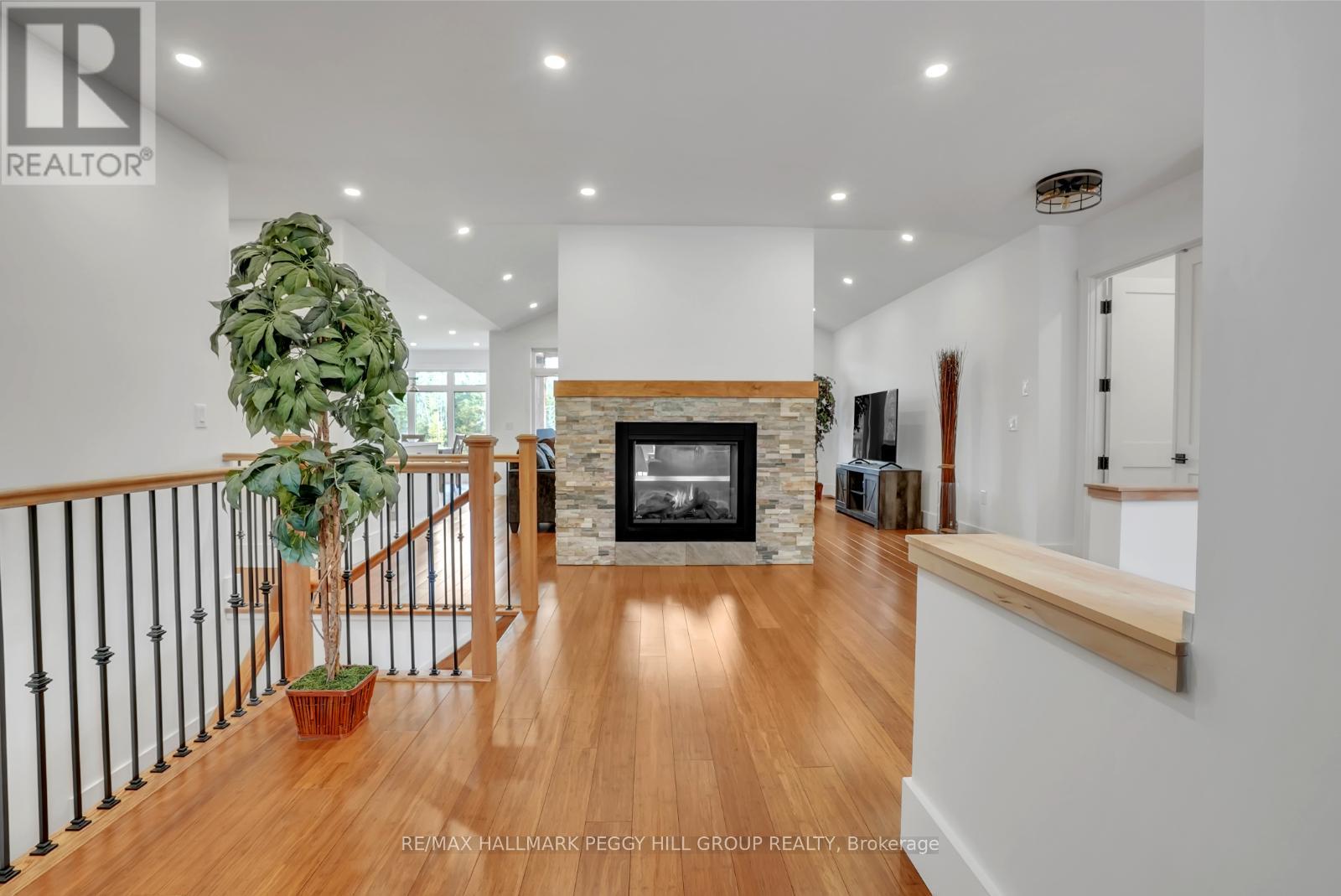 135 Old Highway 26 Crescent E, Meaford, Ontario  N4L 1W7 - Photo 3 - X12179000